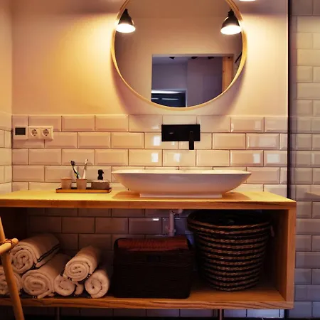 Madaras Hazak Apartment Cserhatszentivan